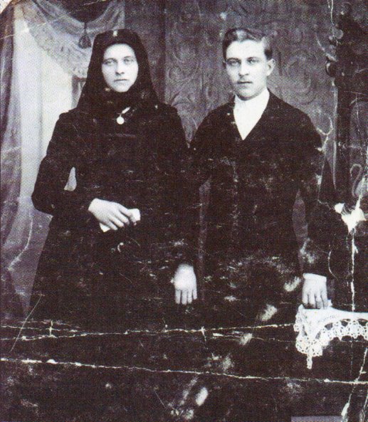 DIe Firmengründer Katharina und Johann Schmidt im Jahre 1918