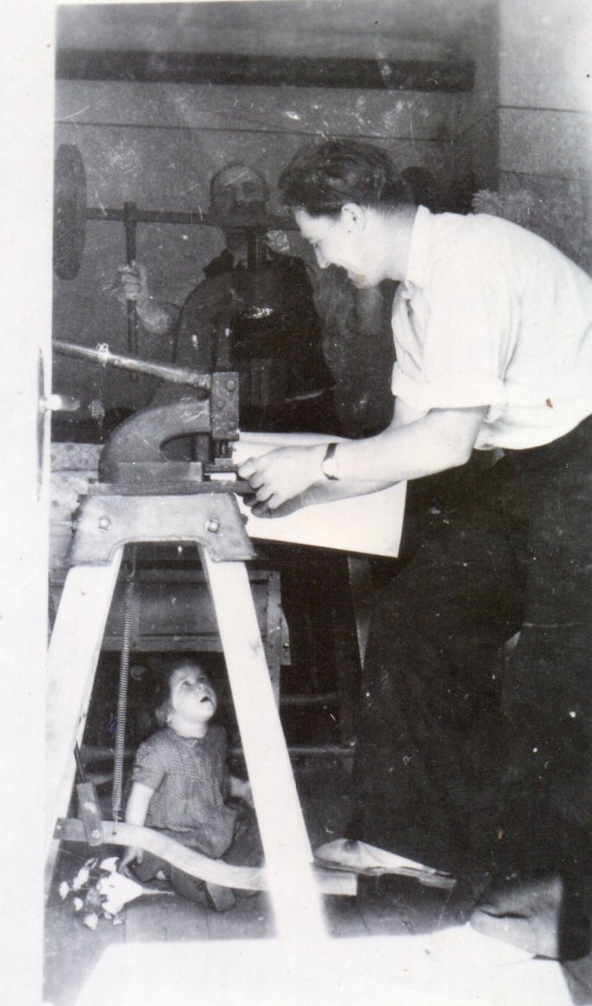 Herstellung von Wachsblumen im Jahre 1953, Mathias Schmidt GmbH in Triftern