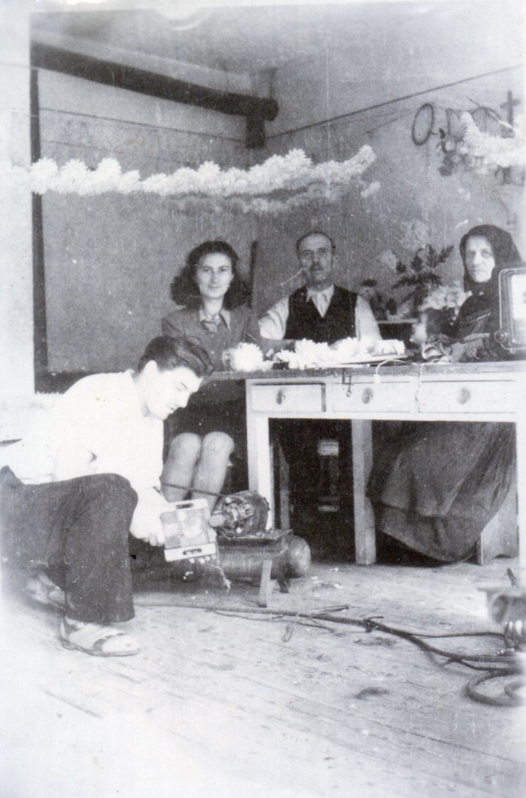 Herstellung von Wachsblumen im Jahre 1953, Mathias Schmidt GmbH in Triftern