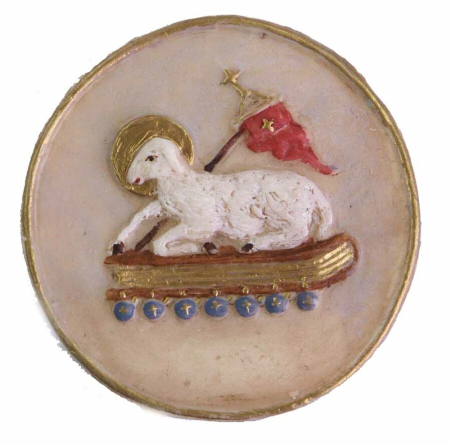 Medaillion mit Lamm aus dem Buch mit sieben Siegeln aus Wachs