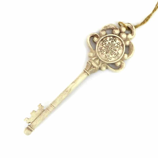 Schlüssel in antikweiss in barocker Ausführung für Klosterarbeiten